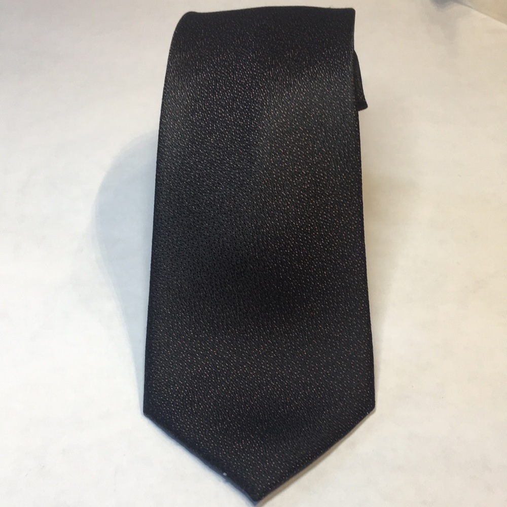 Kenneth Cole New York- Rich Dark brown tie with gold flex. 100% silk. Like new.